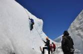 Curso de escalada no gelo no glaciar Viedma, no Parque Nacional Los Glaciares, região de El Chaltén, no sul da Argentina